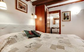 Leo Apartment